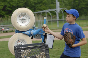 pitching machine with dual wheels